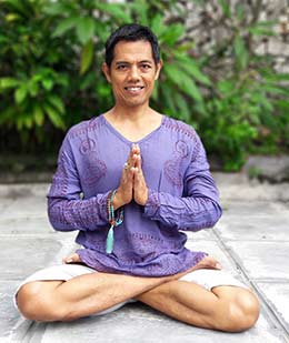 Putu Dwijendra yoga teacher