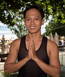 Sandy Guruh yoga teacher